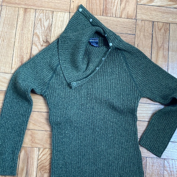 Vintage 1990s Y2K Takeout green and black split button turtleneck top - Picture 1 of 2